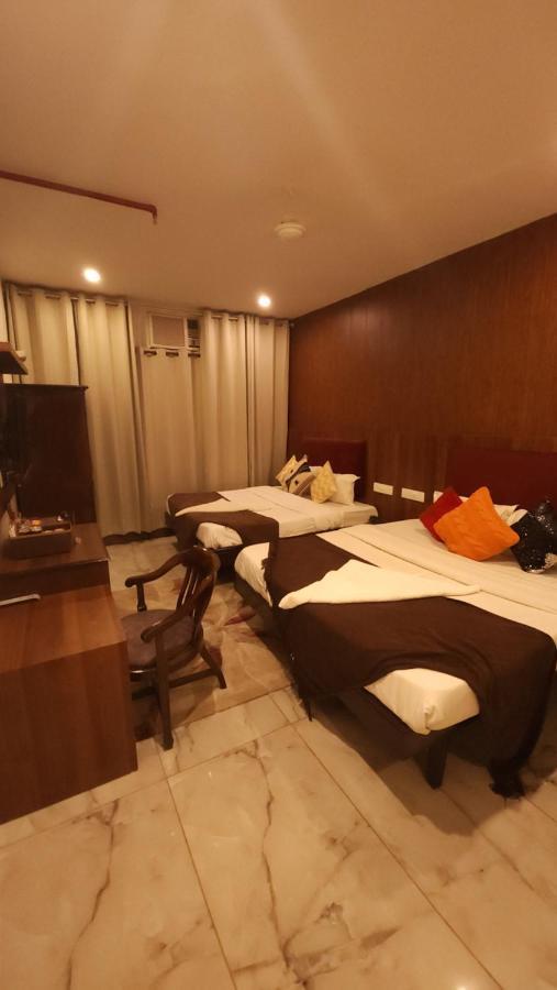 Hotel Multitech Premium Chandīgarh Exteriör bild