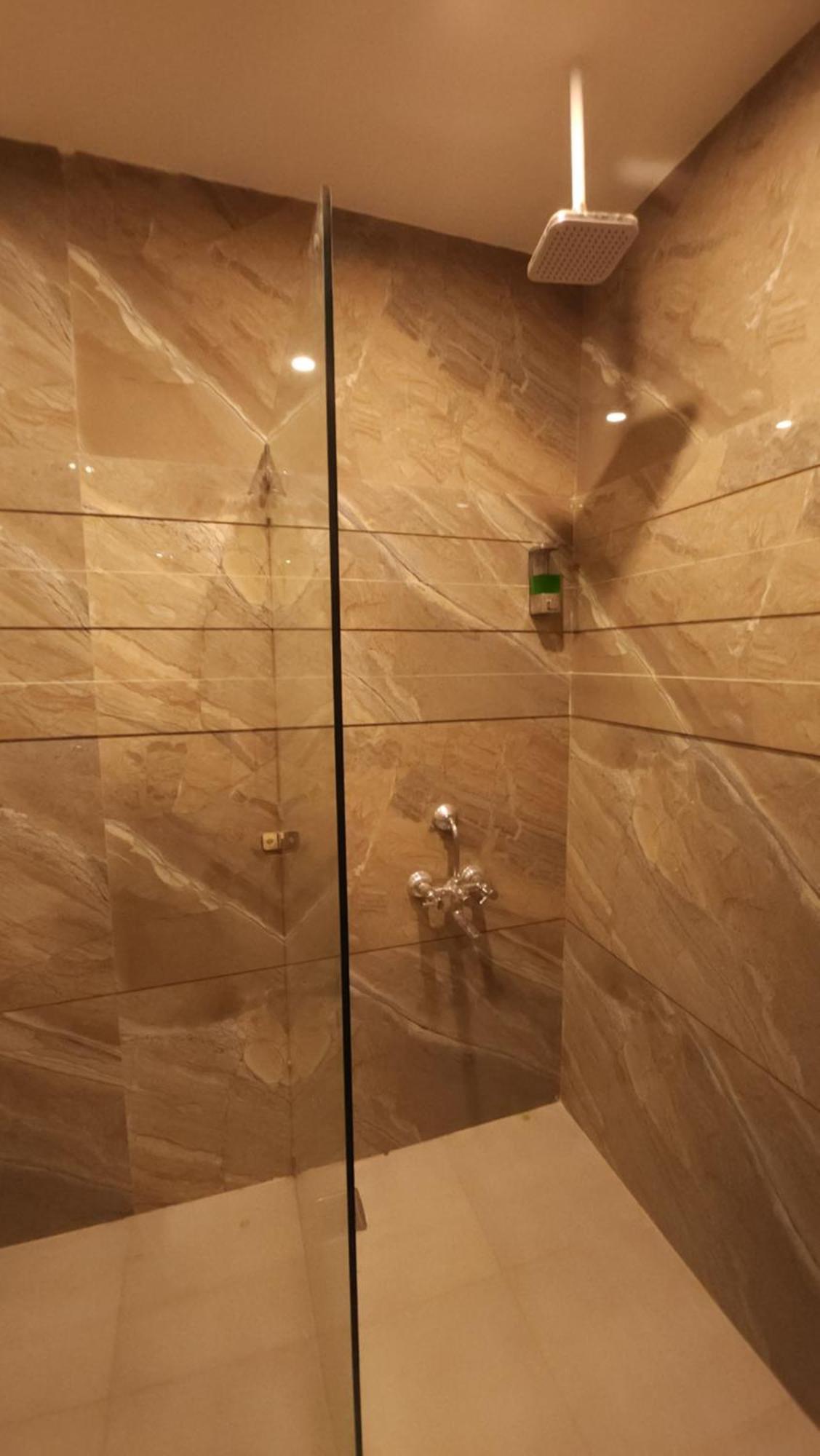 Hotel Multitech Premium Chandīgarh Exteriör bild