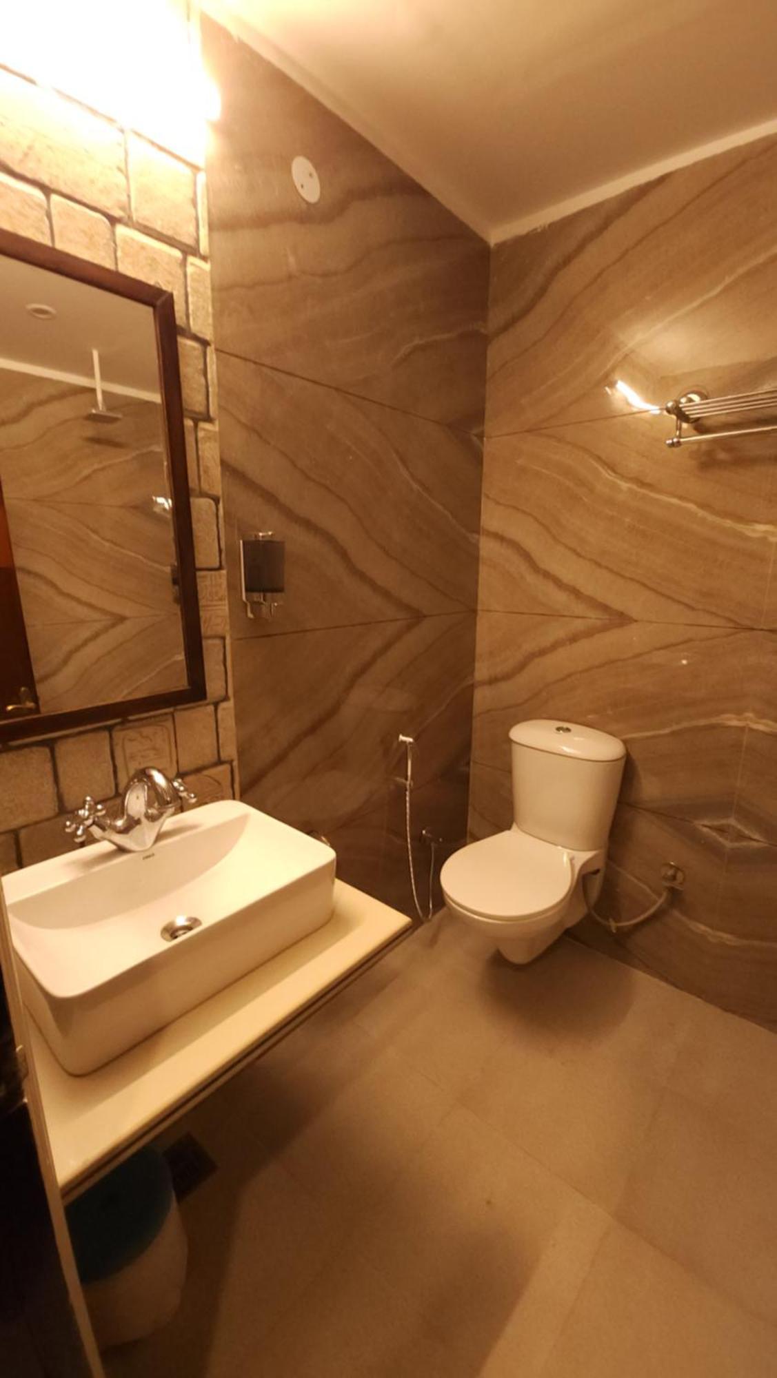 Hotel Multitech Premium Chandīgarh Exteriör bild